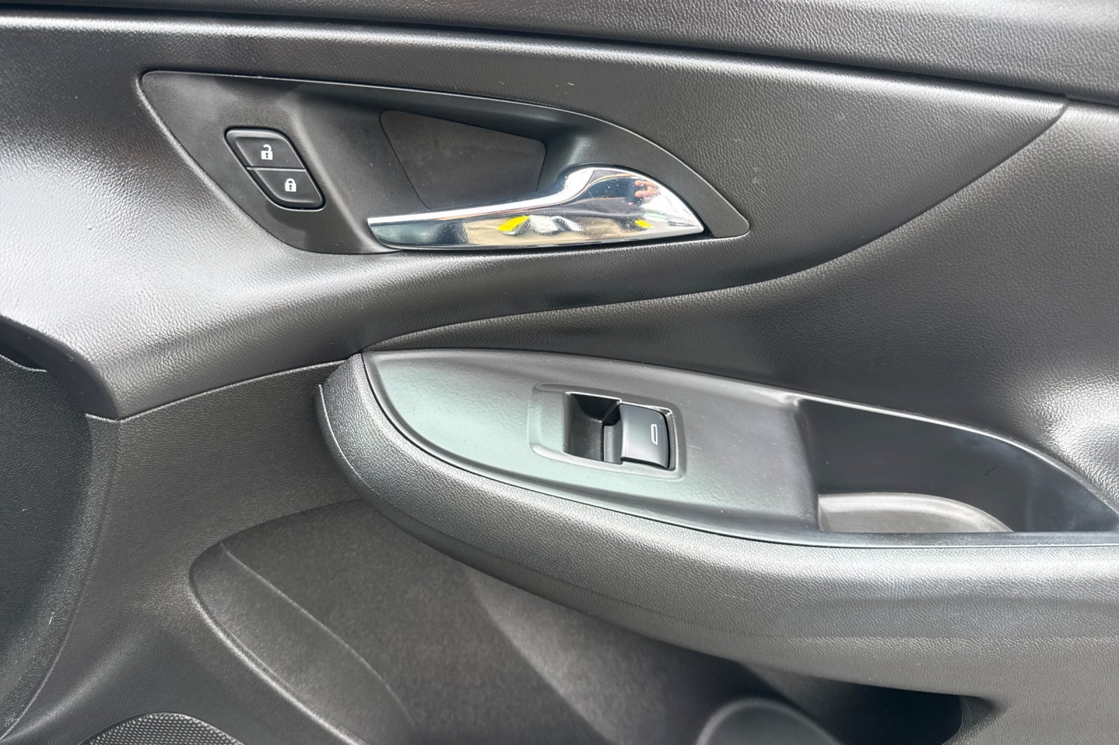 Used 2017 Chevrolet Volt Premier w/ Driver Confidence II Package FWD image 13