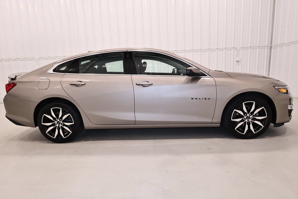 Used 2022 Chevrolet Malibu RS FWD image 2