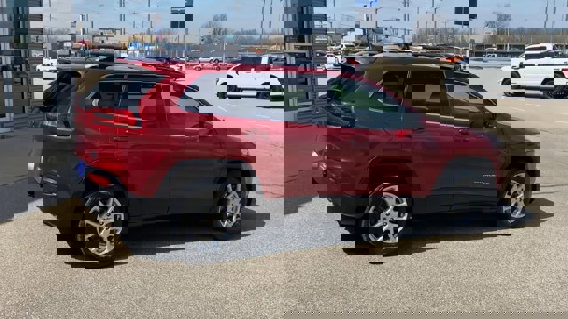 Used 2017 Jeep Cherokee Latitude w/ Safety/Convenience Group AWD/4WD image 2