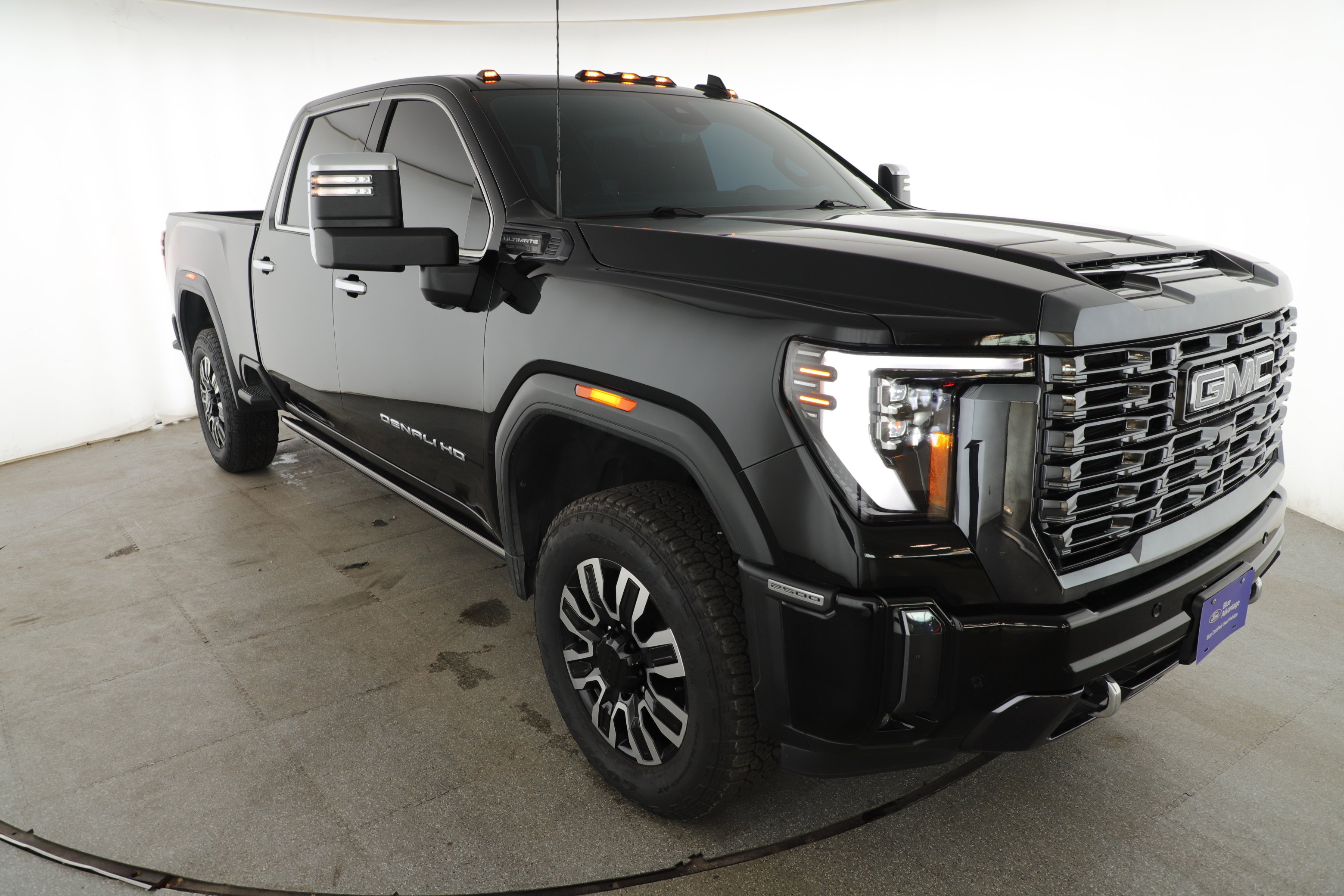 Used 2024 GMC Sierra 2500 Denali Ultimate AWD/4WD image 3