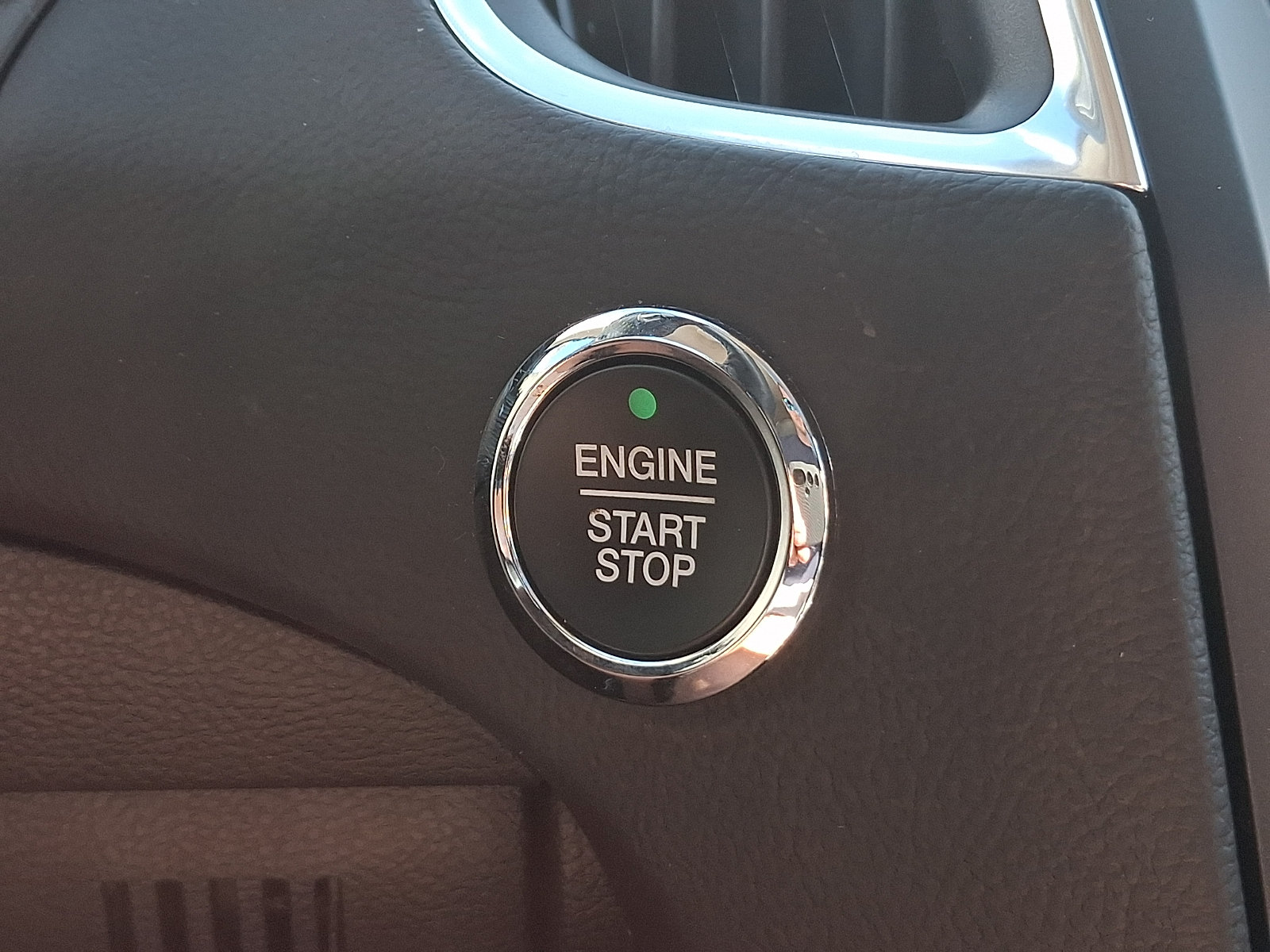 Certified 2023 Ford Edge Titanium AWD/4WD image 25