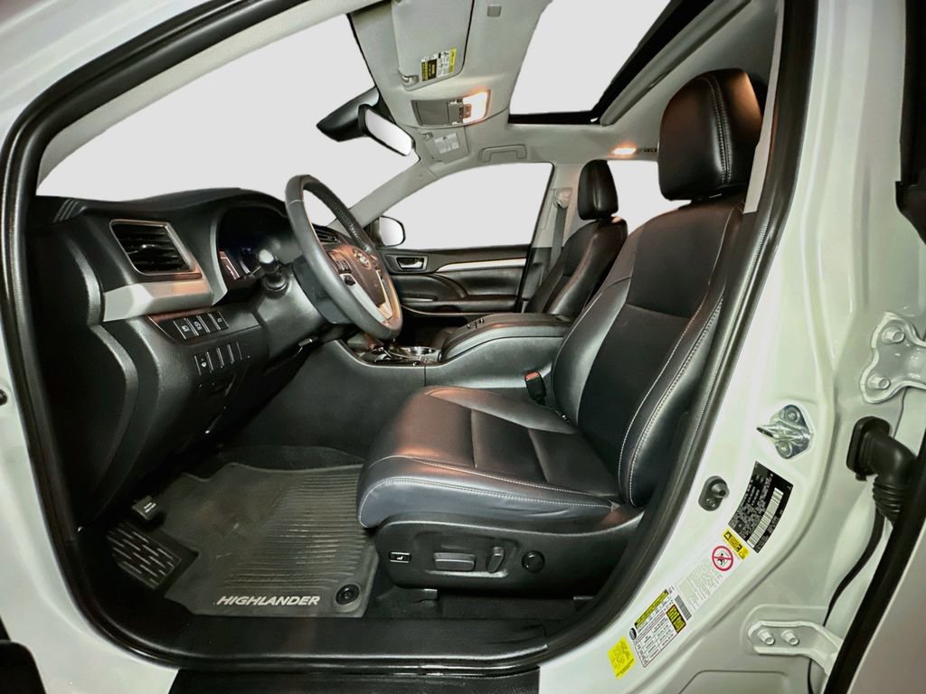 Used 2019 Toyota Highlander XLE image 23
