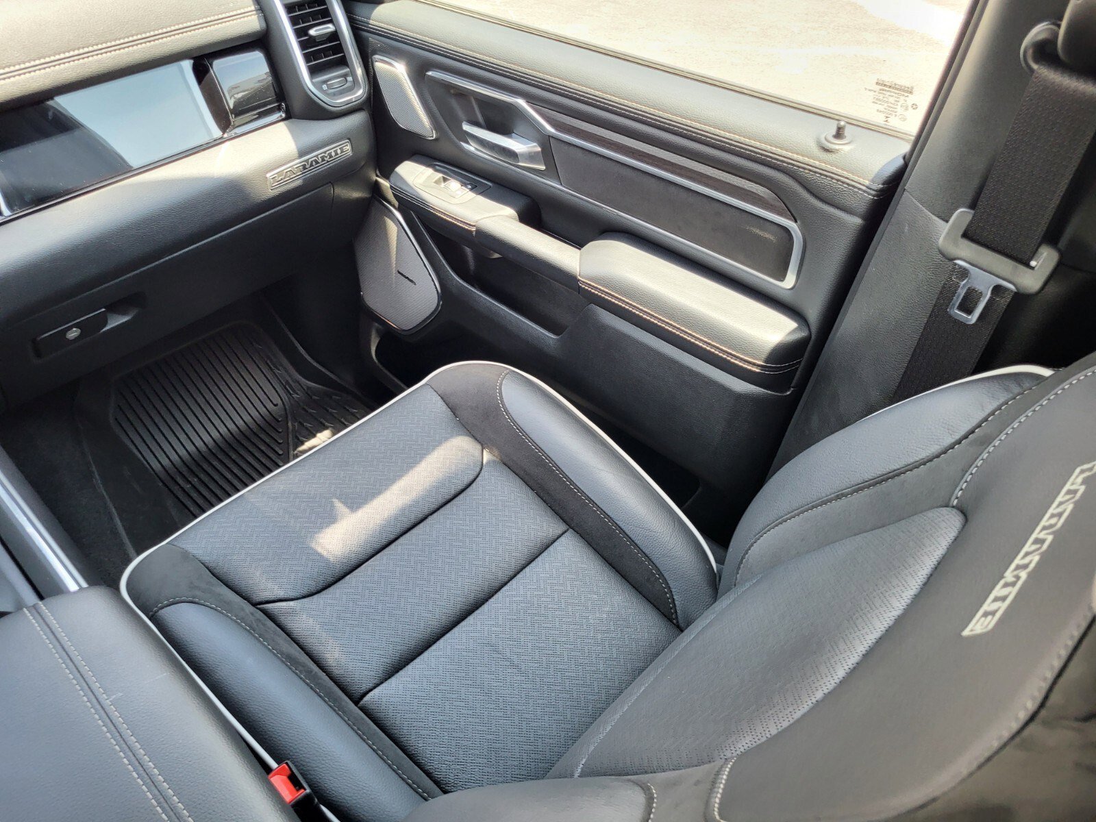 Used 2025 RAM 1500 Laramie w/ Night Edition AWD/4WD image 16