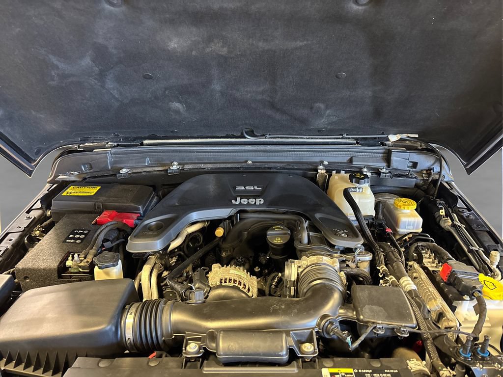 Used 2018 Jeep Wrangler Unlimited Sport S AWD/4WD image 16