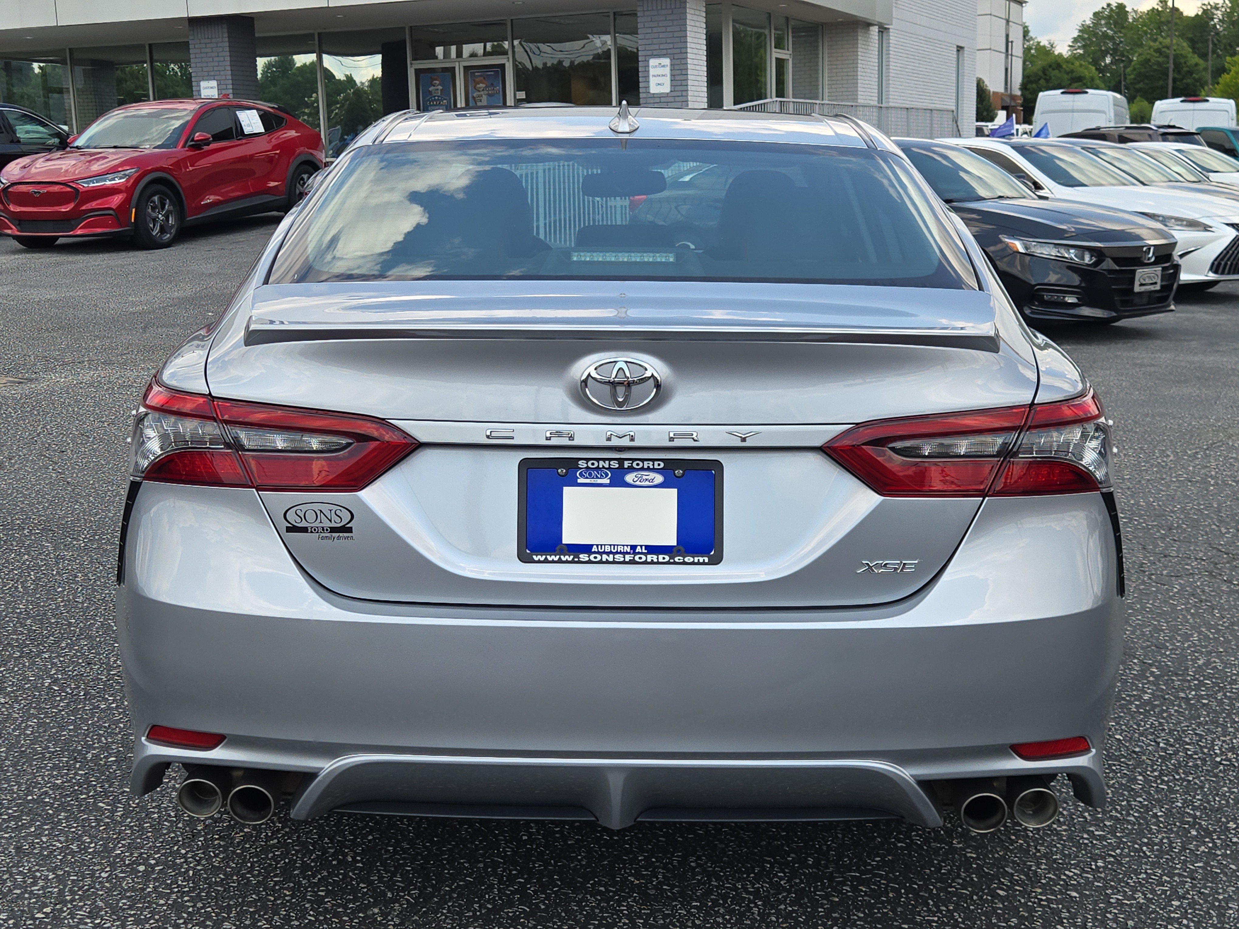 Used 2024 Toyota Camry XSE FWD image 8