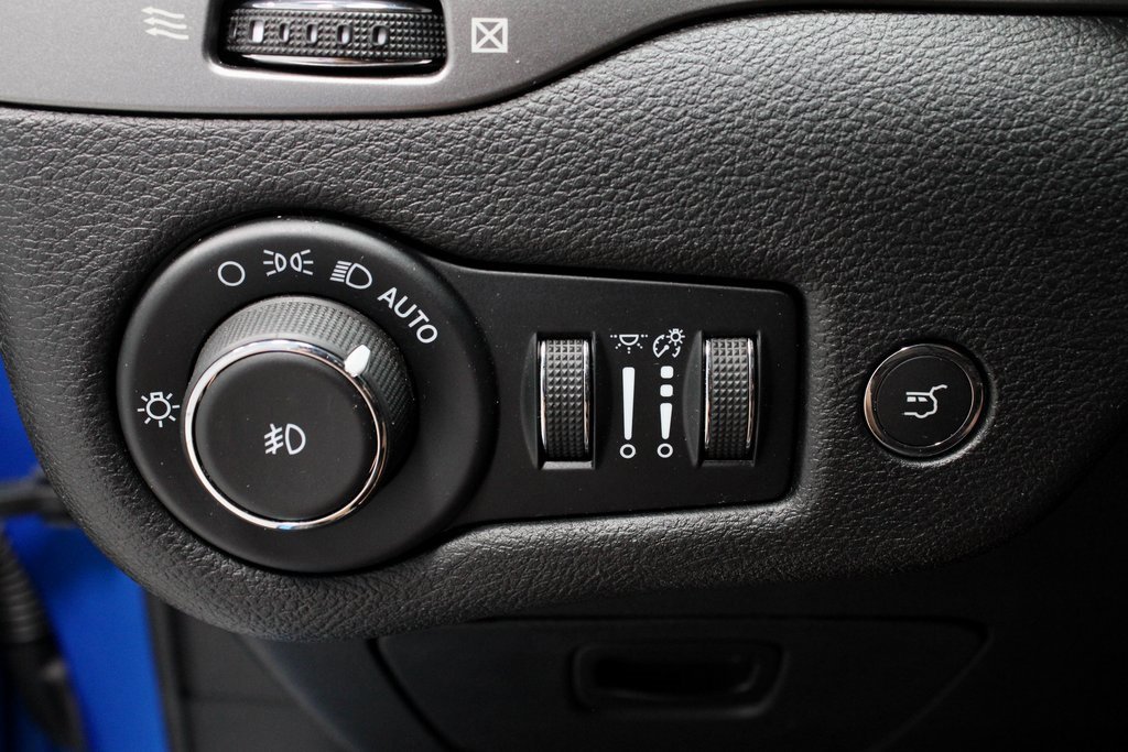 Used 2022 Jeep Cherokee Latitude Lux w/ Mopar Interior Package image 26