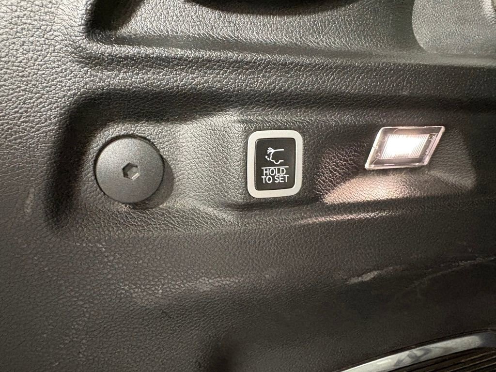 Used 2022 Jeep Grand Cherokee L Limited AWD/4WD image 35