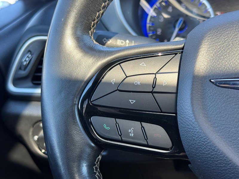 Used 2020 Chrysler Pacifica Touring-L Plus w/ Advanced Safetytec Group FWD image 20