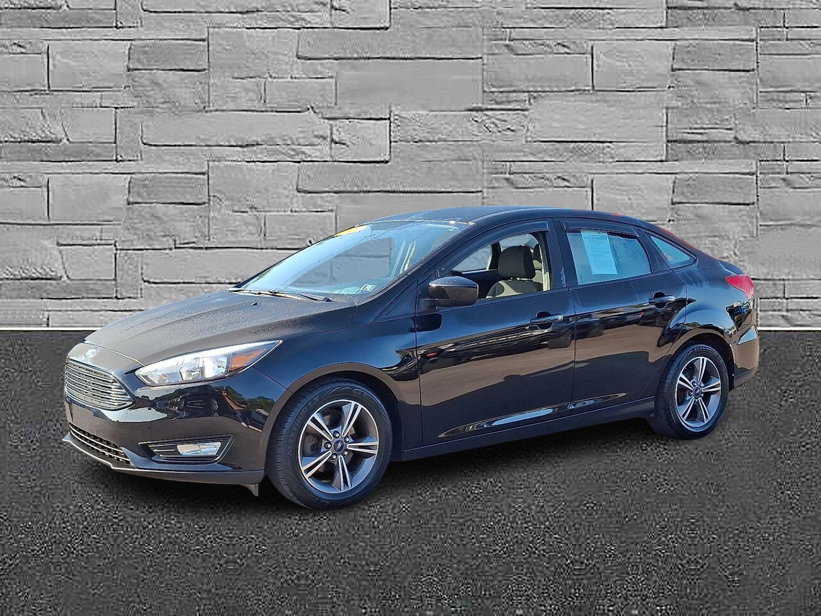 Certified 2018 Ford Focus SE w/ SE Appearance Package image 5