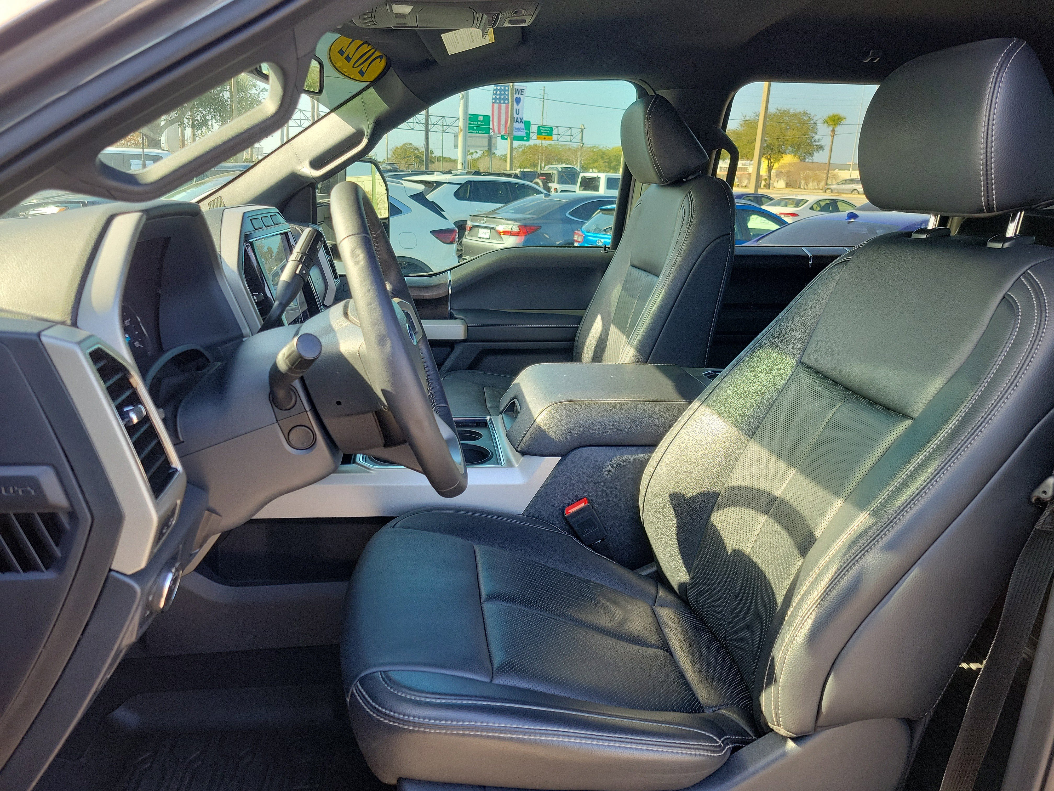 Certified 2022 Ford F350 Lariat w/ Black Appearance Package image 8