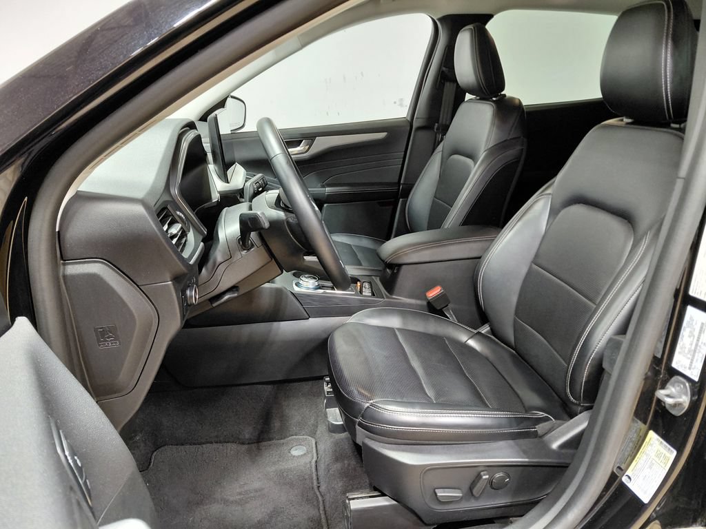 Certified 2025 Ford Escape Platinum AWD/4WD image 5
