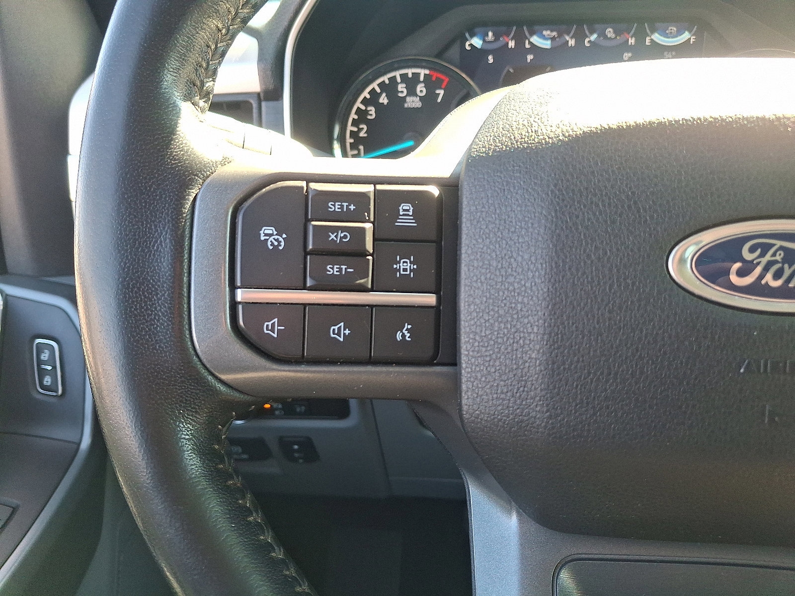 Certified 2021 Ford F150 XLT w/ Equipment Group 302A High image 21