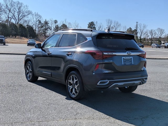 Used 2021 Kia Seltos EX image 3