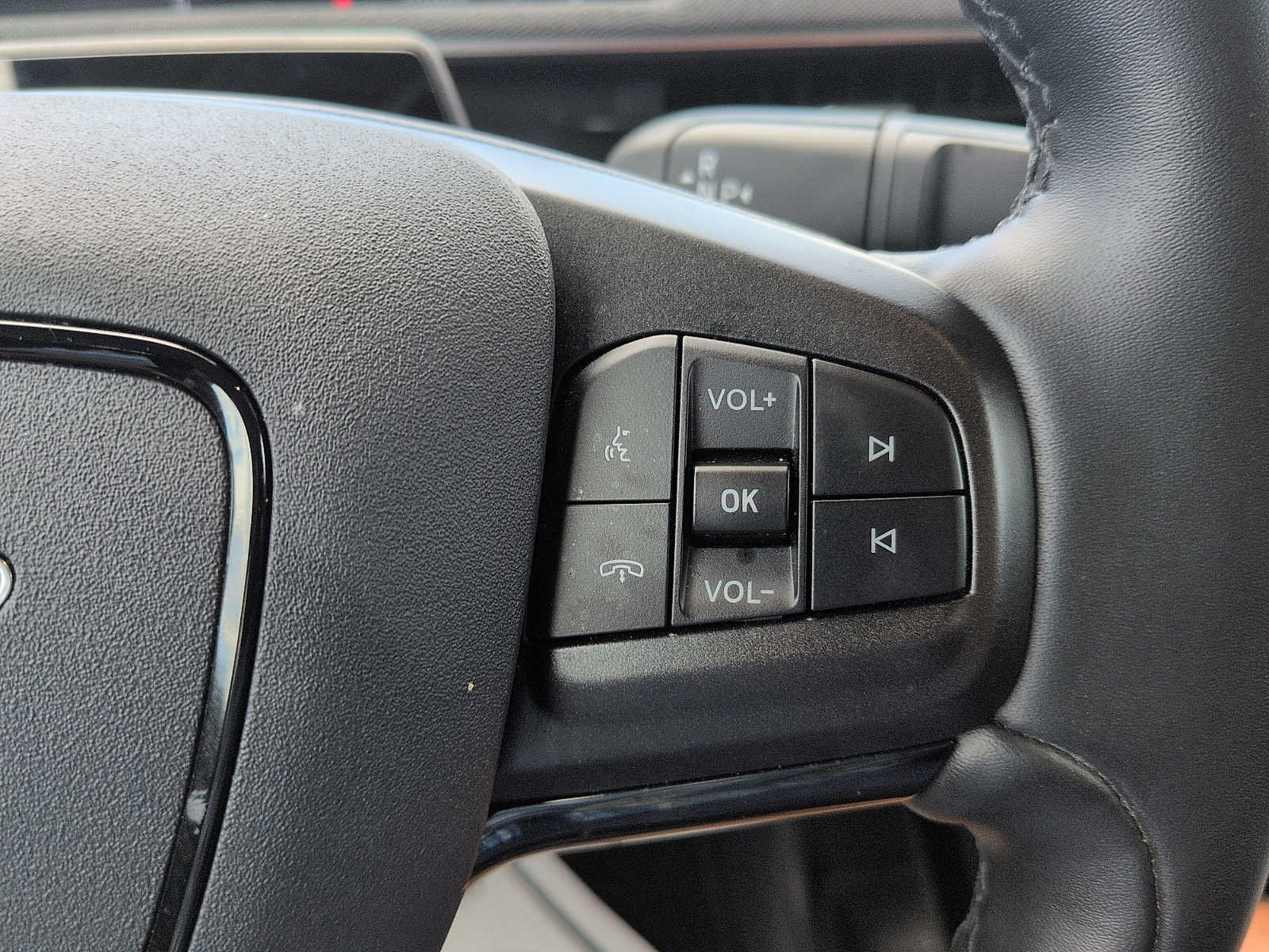 Certified 2025 Ford Mustang Mach-E Select RWD image 17