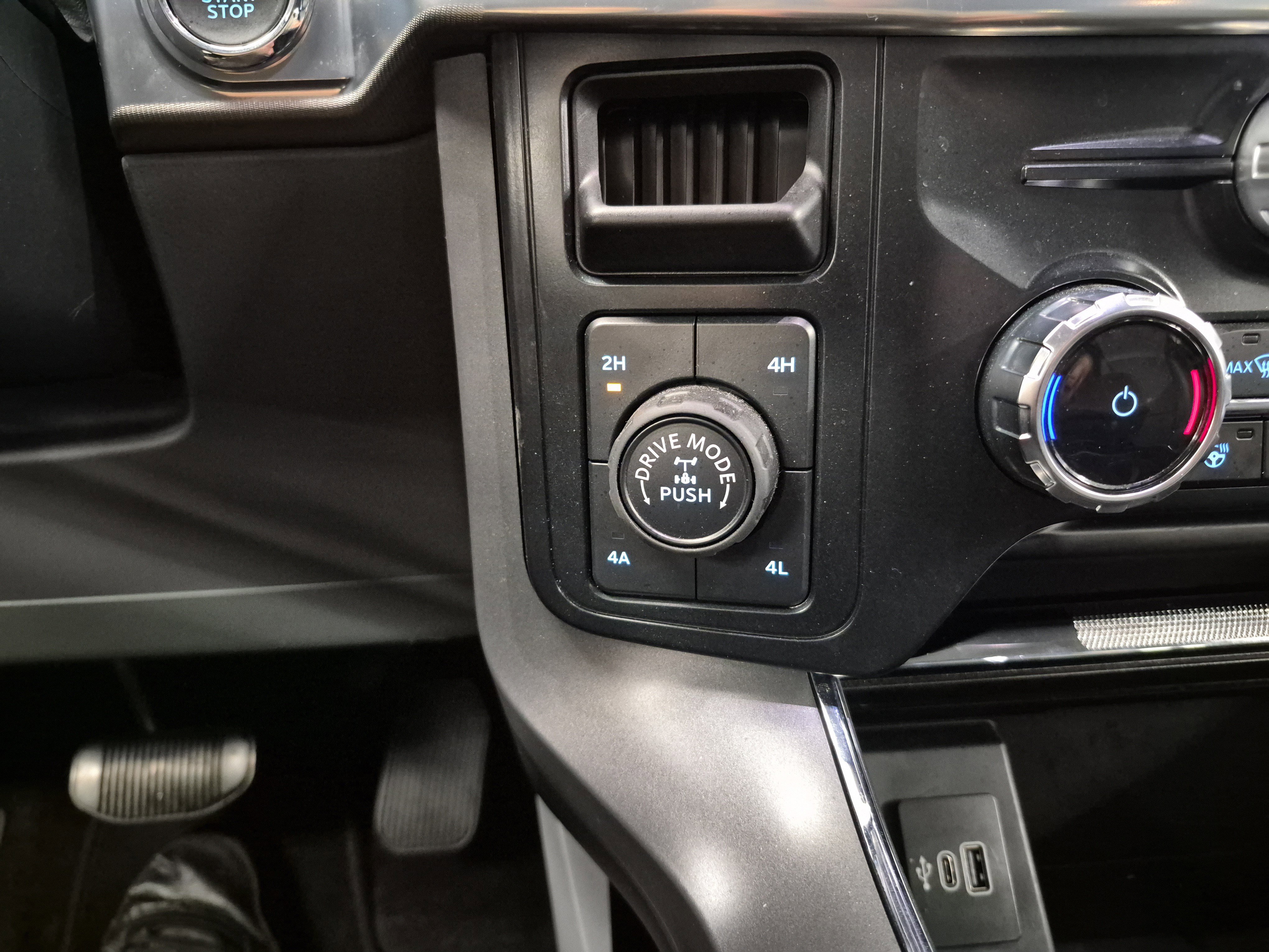 Certified 2025 Ford F150 Lariat w/ Equipment Group 501A Mid AWD/4WD image 35