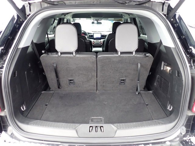 Certified 2024 Ford Explorer XLT w/ Equipment Group 202A image 9