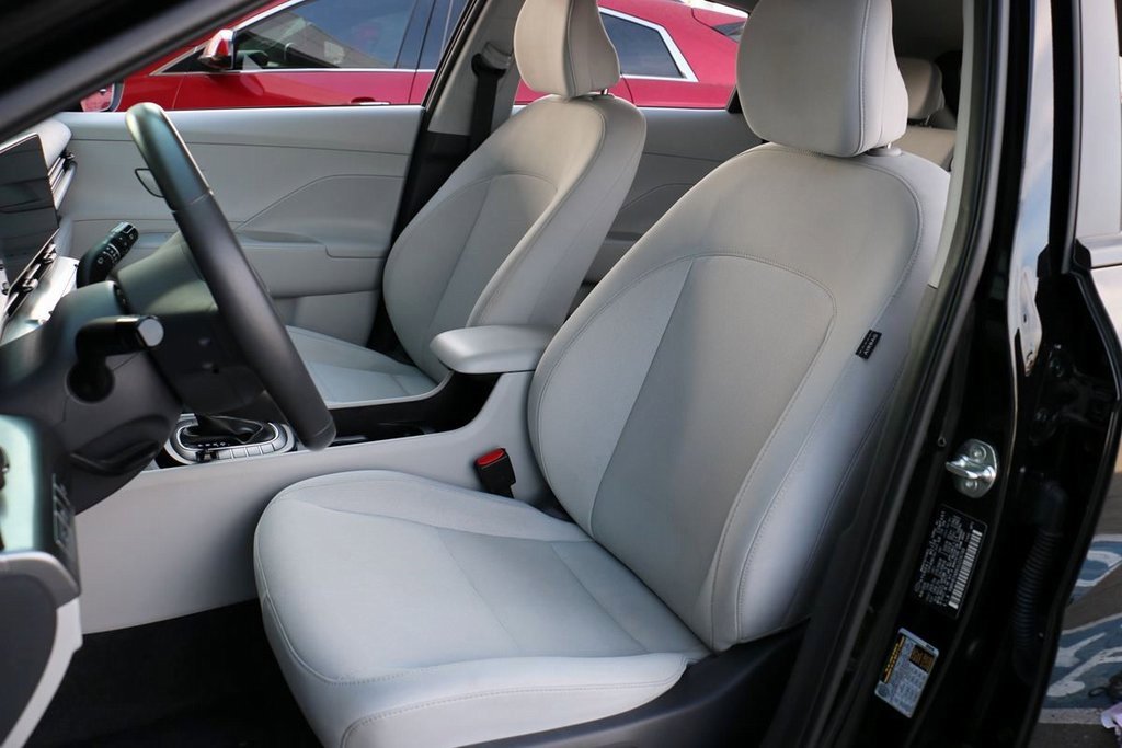 Used 2025 Hyundai Kona SEL image 17