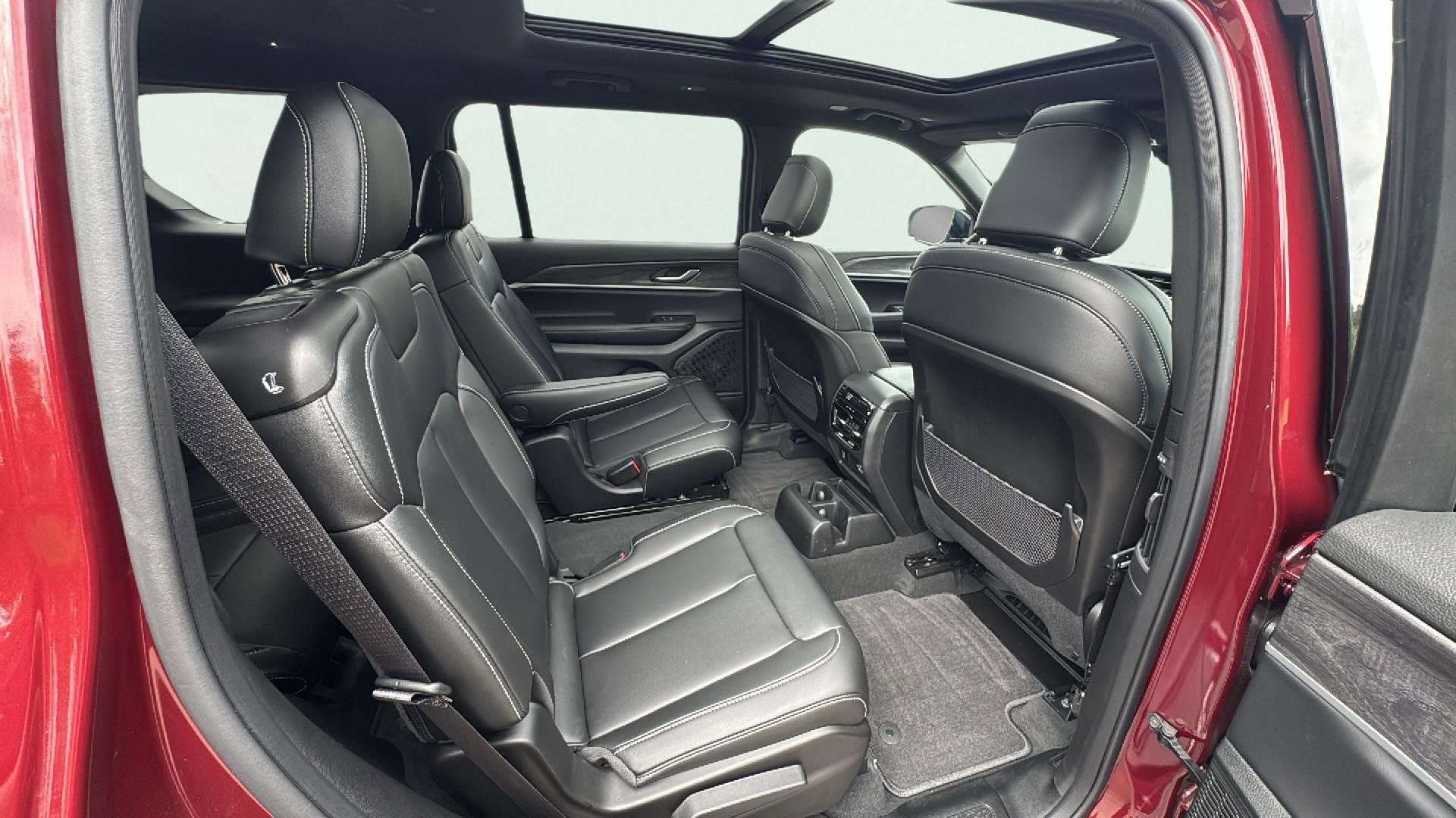 Used 2025 Jeep Grand Cherokee L Limited image 18