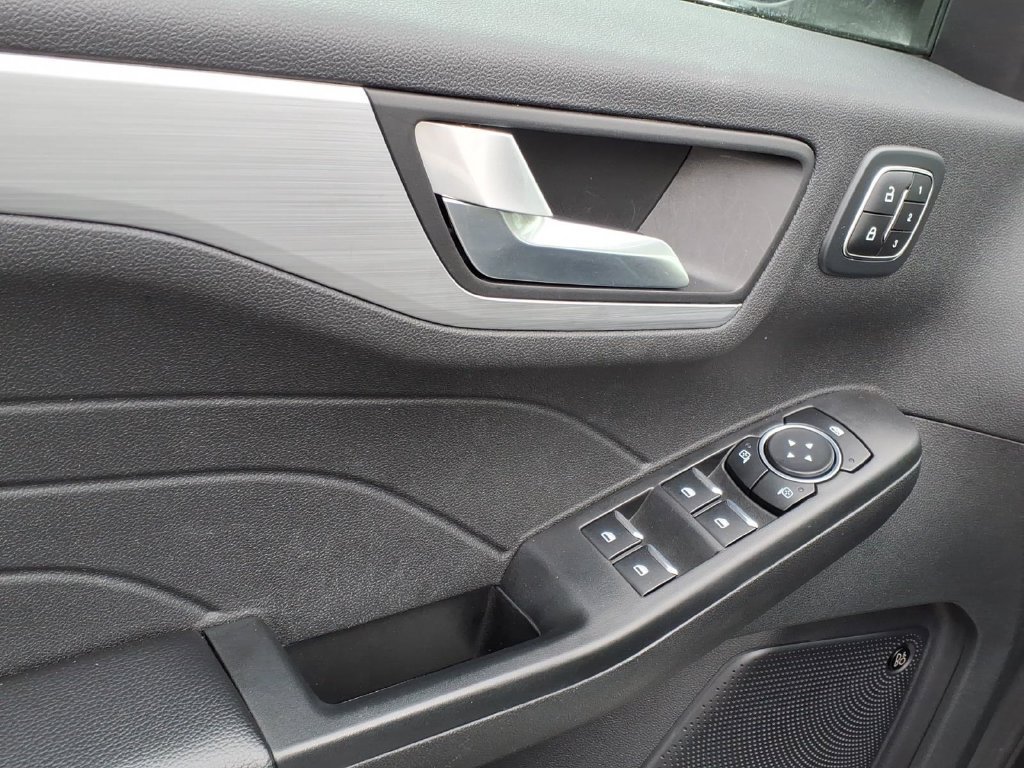 Certified 2023 Ford Escape SE w/ PHEV Premium Package FWD image 15