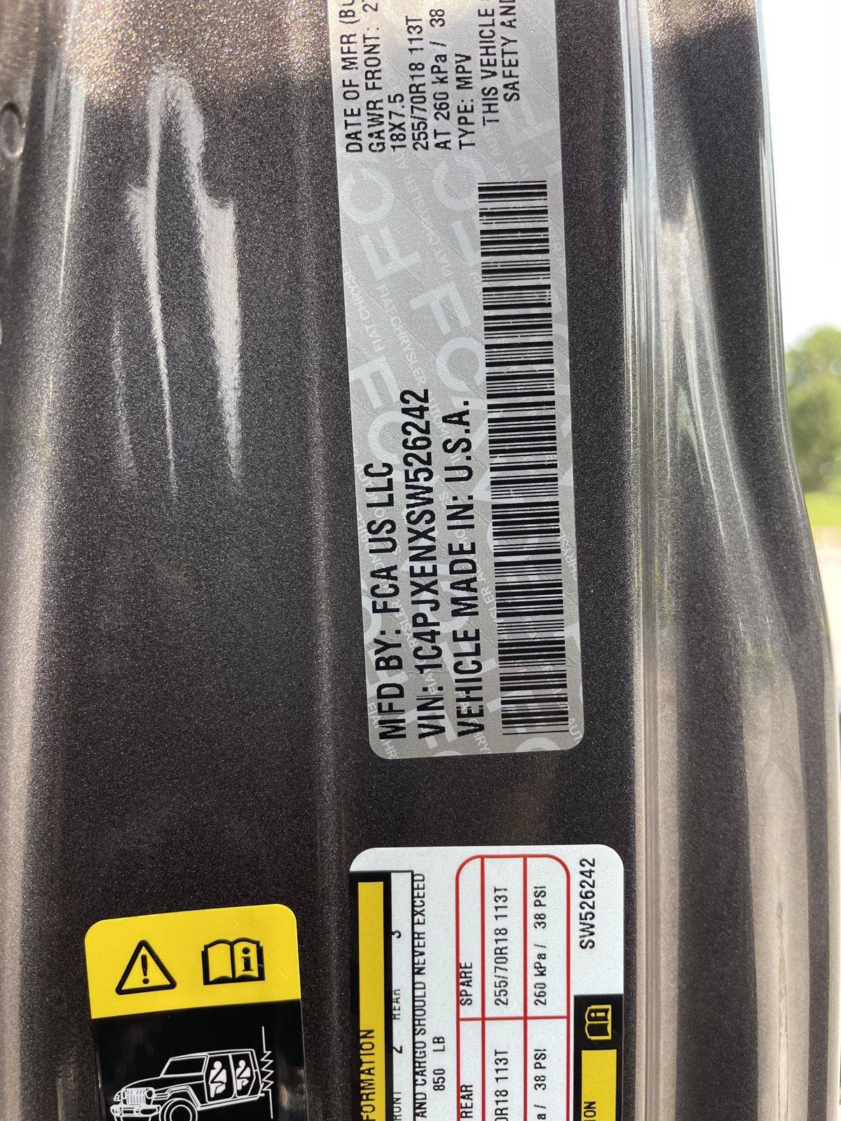 Used 2025 Jeep Wrangler Unlimited Sahara AWD/4WD image 31