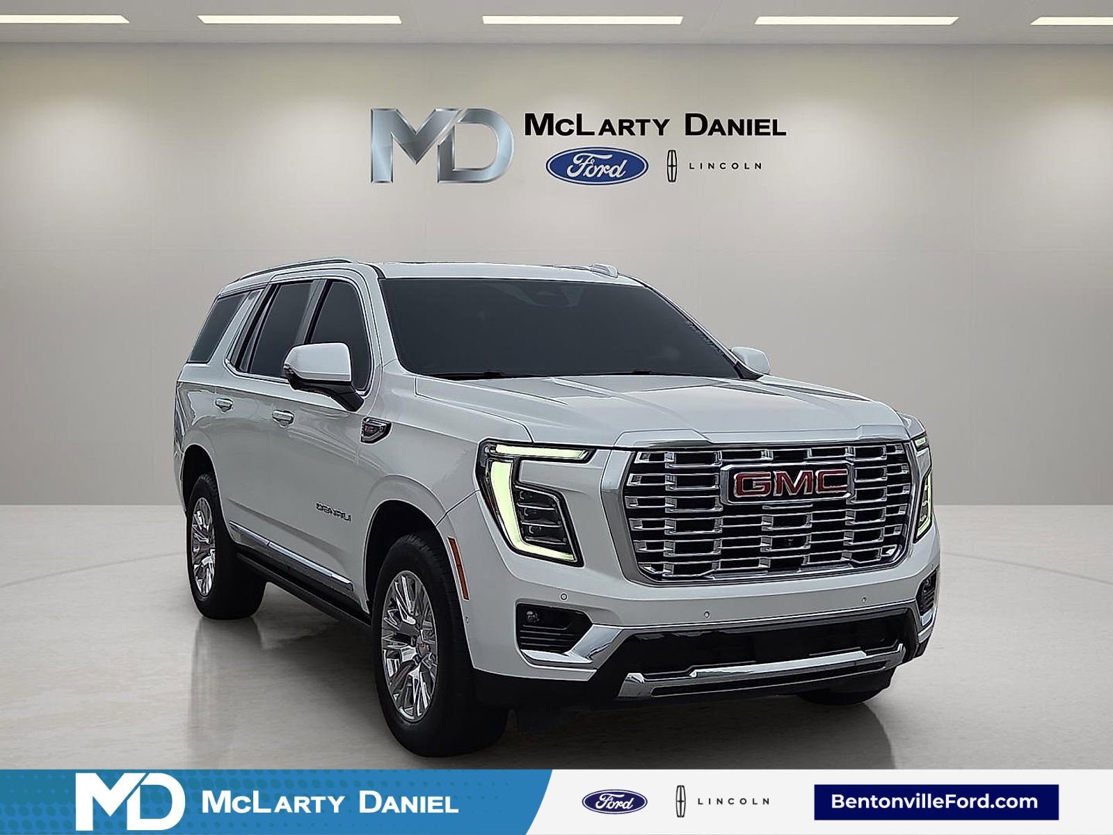 Used 2025 GMC Yukon Denali w/ Sun & Power Step Package AWD/4WD image 1