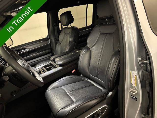 Used 2024 Jeep Wagoneer L Series II RWD image 12