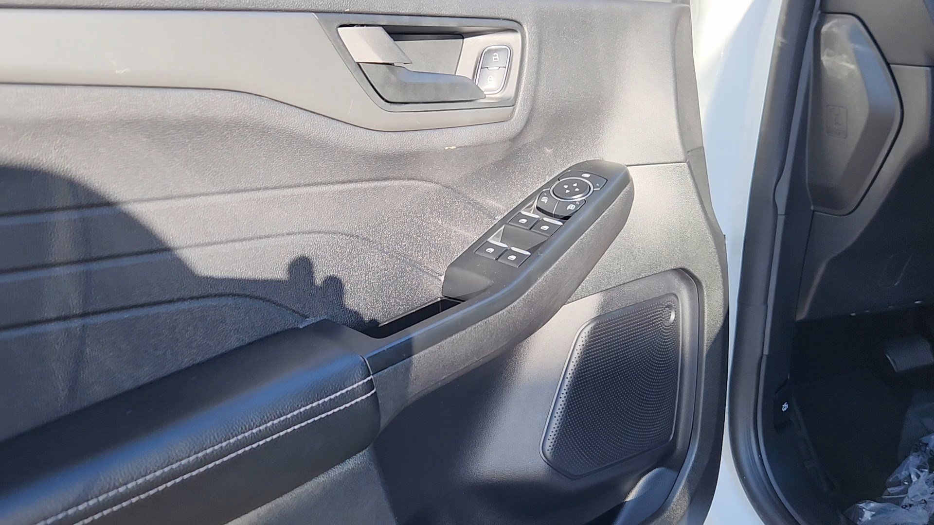 Certified 2025 Ford Escape Active AWD/4WD image 28