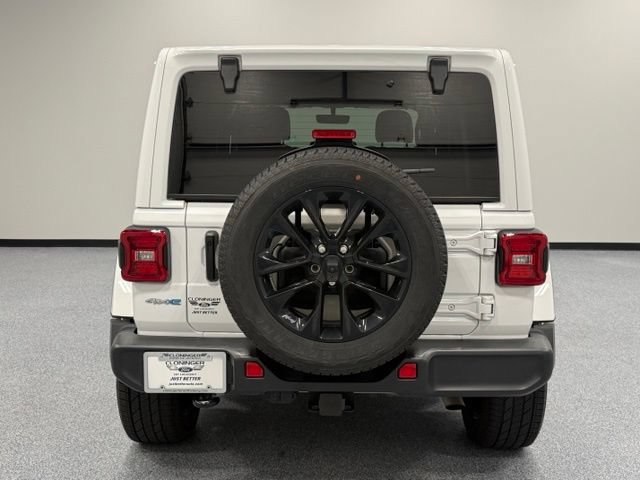 Used 2021 Jeep Wrangler Unlimited Sahara w/ Cold Weather Group AWD/4WD image 10