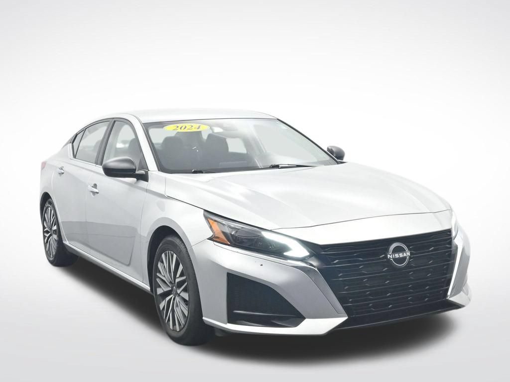 Used 2024 Nissan Altima 2.5 SV FWD image 3