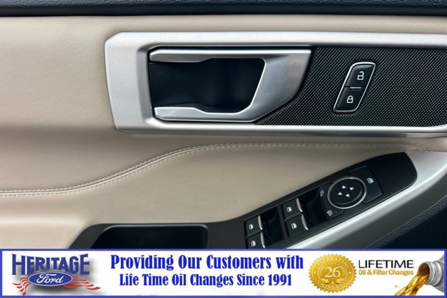 Certified 2022 Ford Explorer XLT image 11