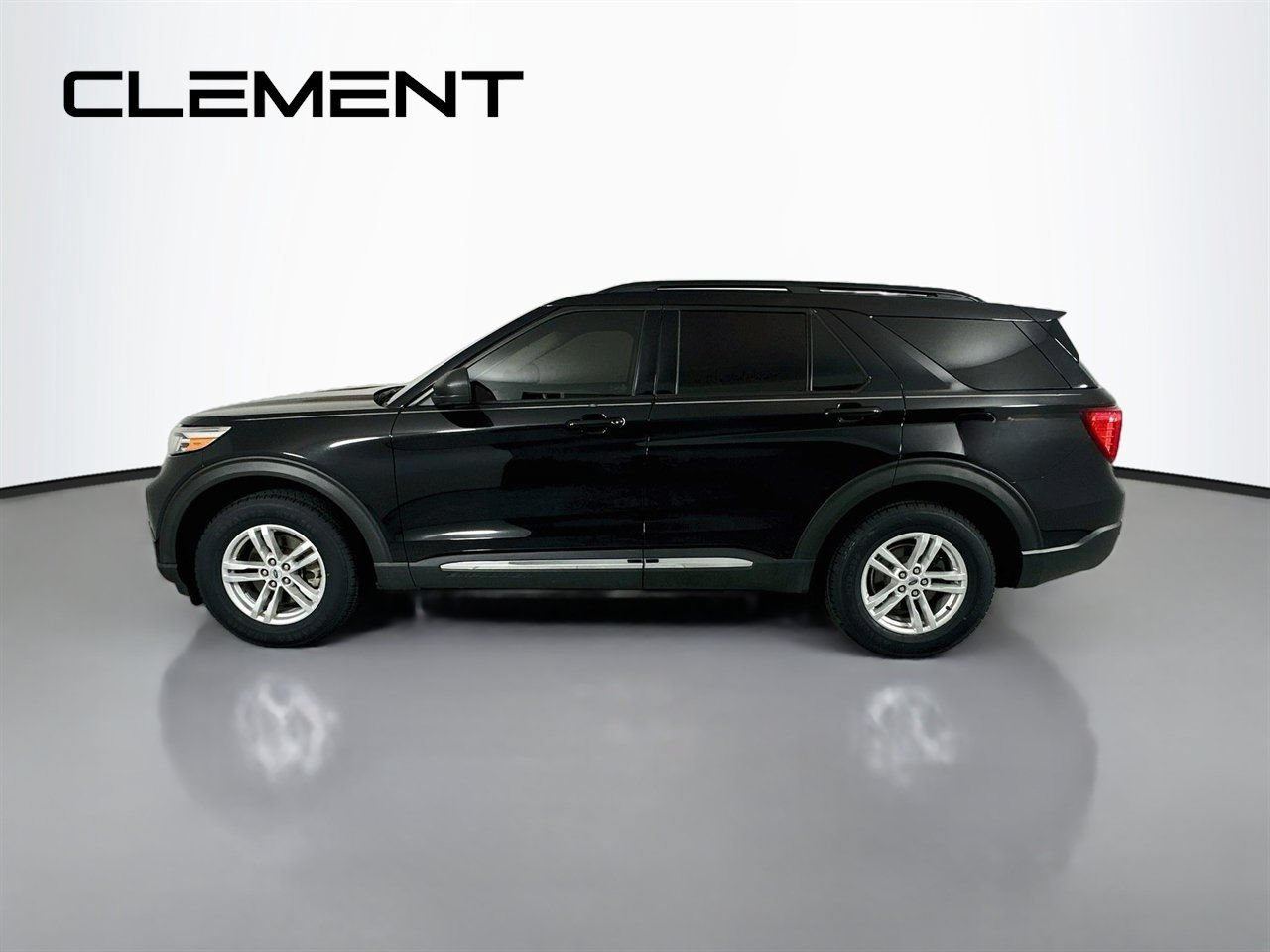 Certified 2022 Ford Explorer XLT w/ Equipment Group 202A AWD/4WD image 6