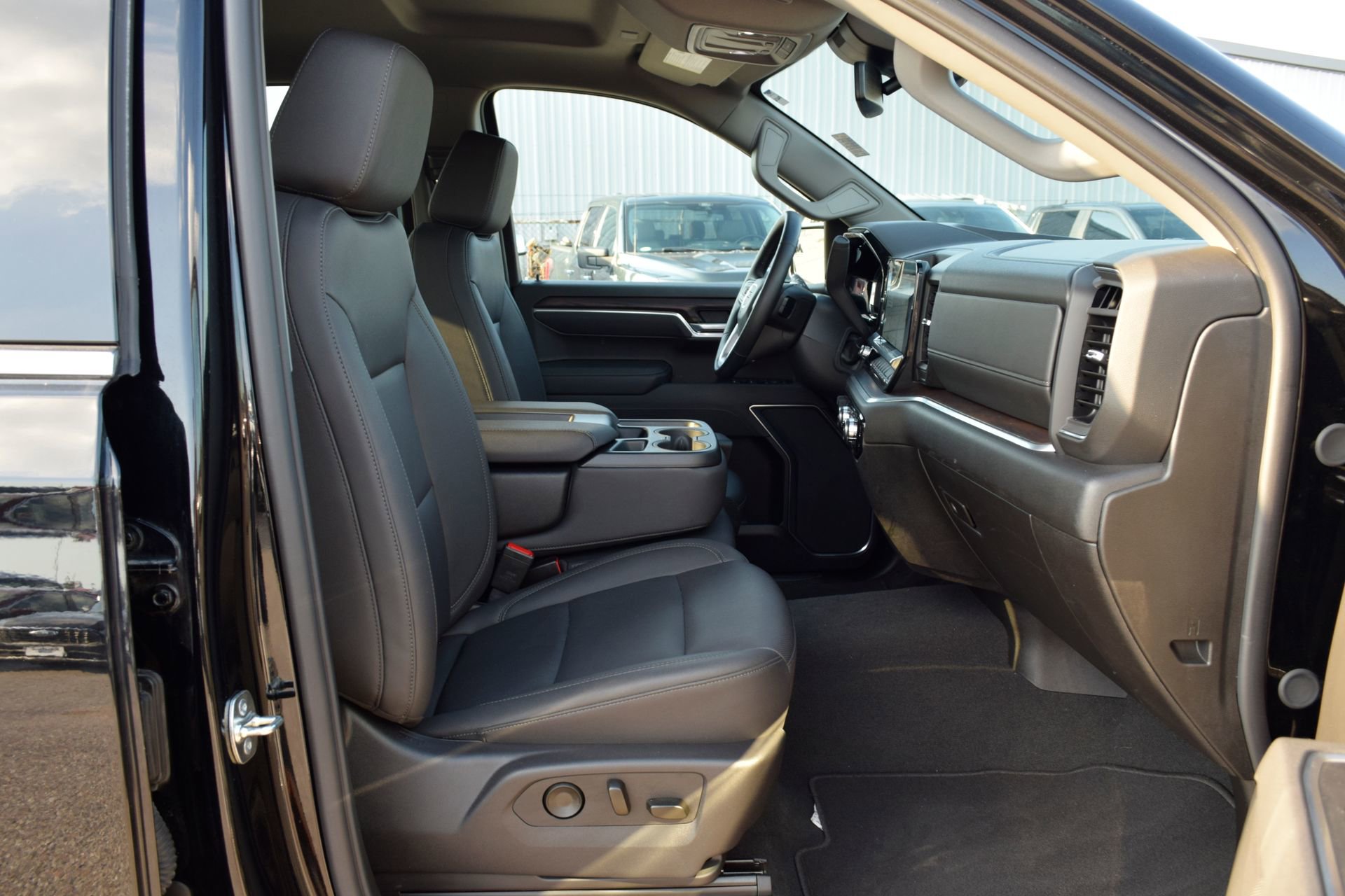 Used 2026 GMC Sierra 1500 SLT AWD/4WD image 21