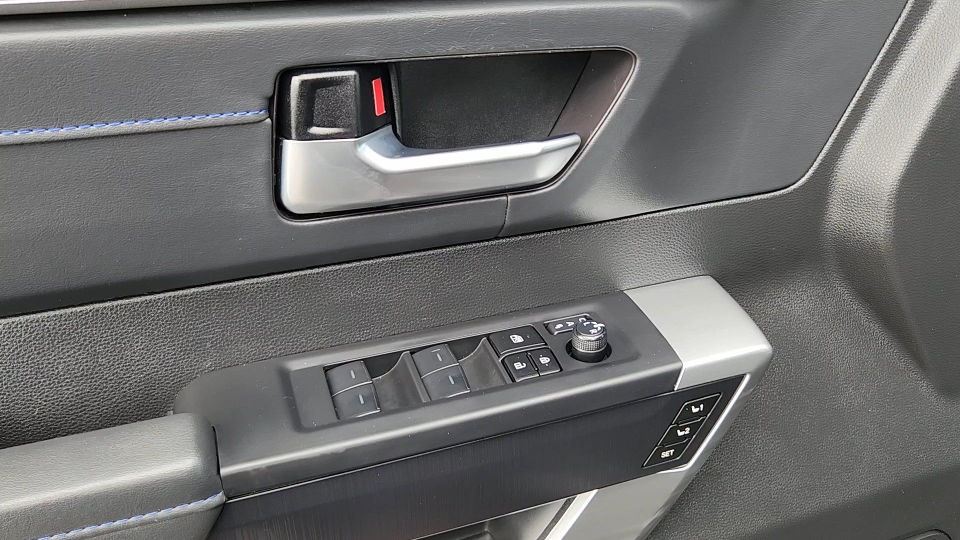 Used 2024 Toyota Sequoia Platinum AWD/4WD image 7