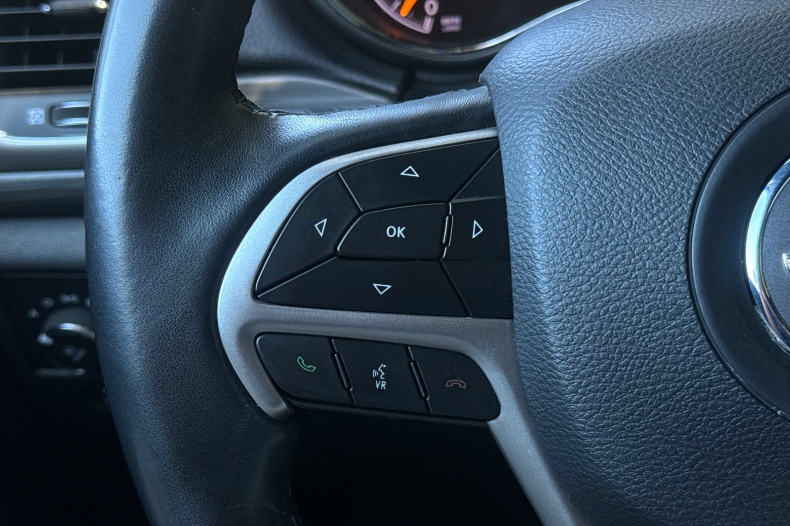 Used 2019 Jeep Grand Cherokee Altitude AWD/4WD image 21