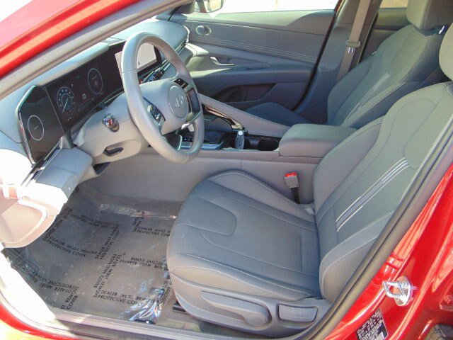 Used 2025 Hyundai Elantra SEL FWD image 10