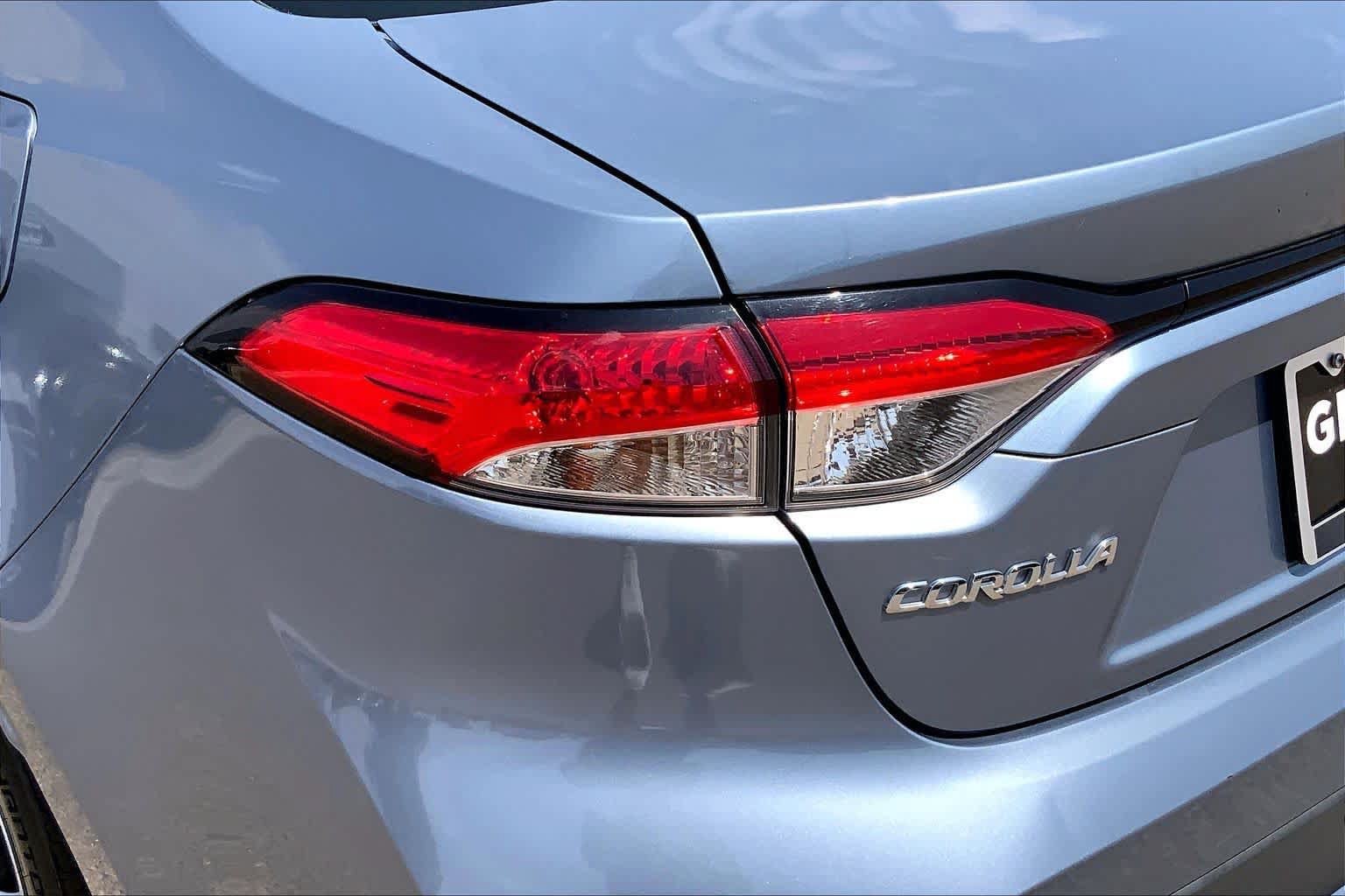 Used 2021 Toyota Corolla LE FWD image 28