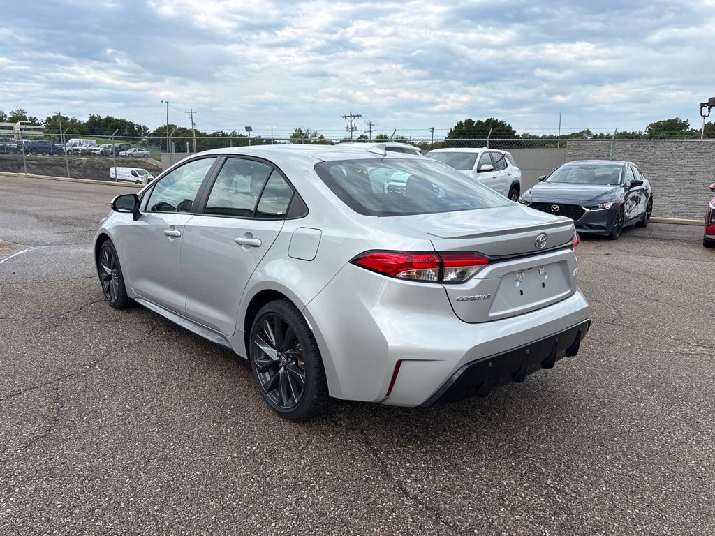 Used 2025 Toyota Corolla SE FWD image 5