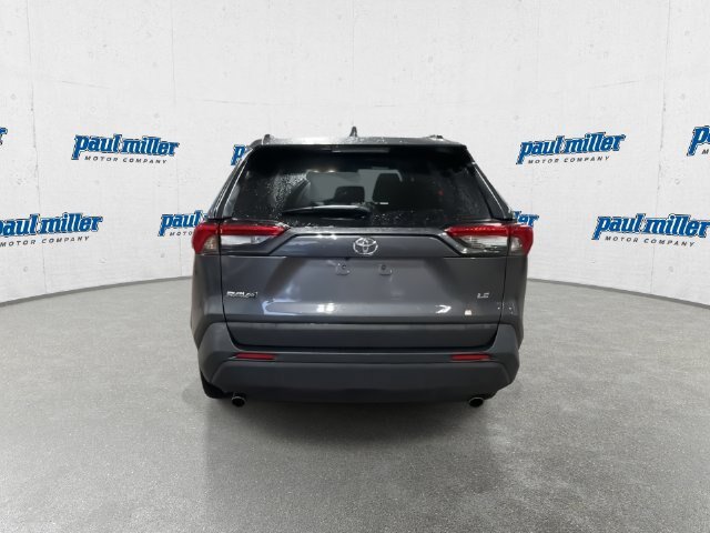 Used 2021 Toyota RAV4 LE FWD image 9