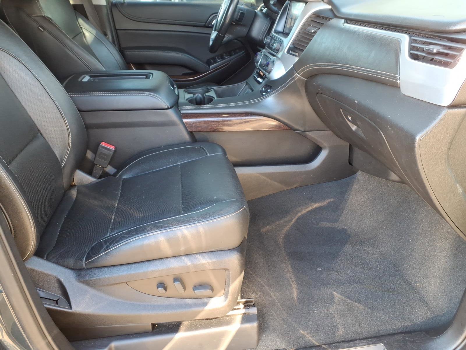 Used 2019 GMC Yukon XL SLT w/ Graphite Performance Edition image 10