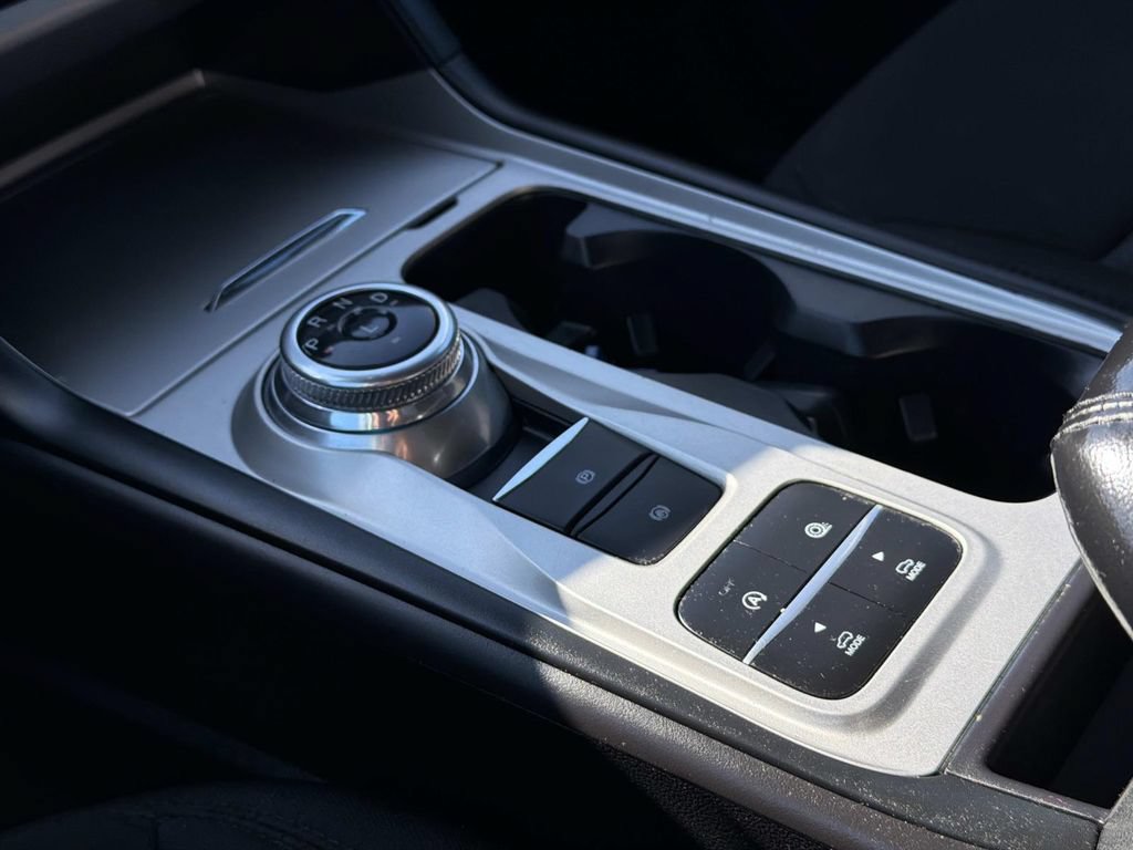 Certified 2024 Ford Explorer XLT RWD image 16