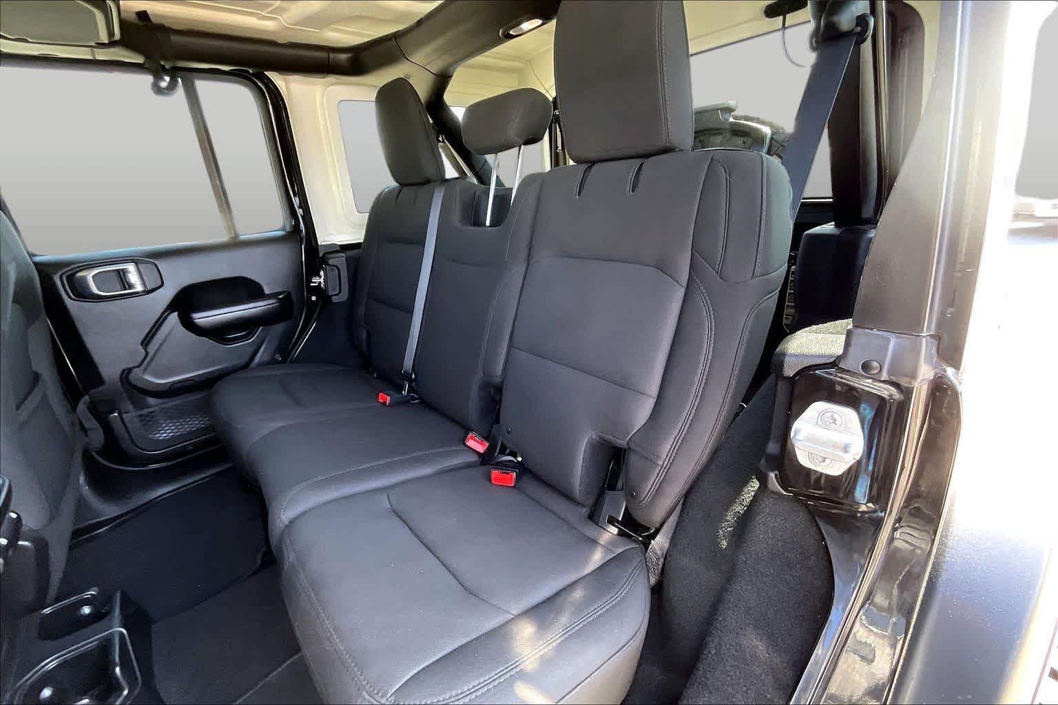 Used 2018 Jeep Wrangler Unlimited Sport S AWD/4WD image 18