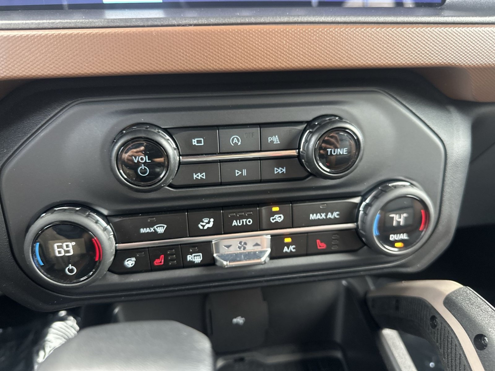 Certified 2024 Ford Bronco Outer Banks AWD/4WD image 37