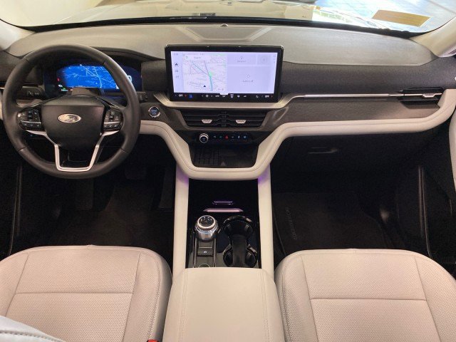 Certified 2025 Ford Explorer Platinum w/ LUX Leather Package AWD/4WD image 12