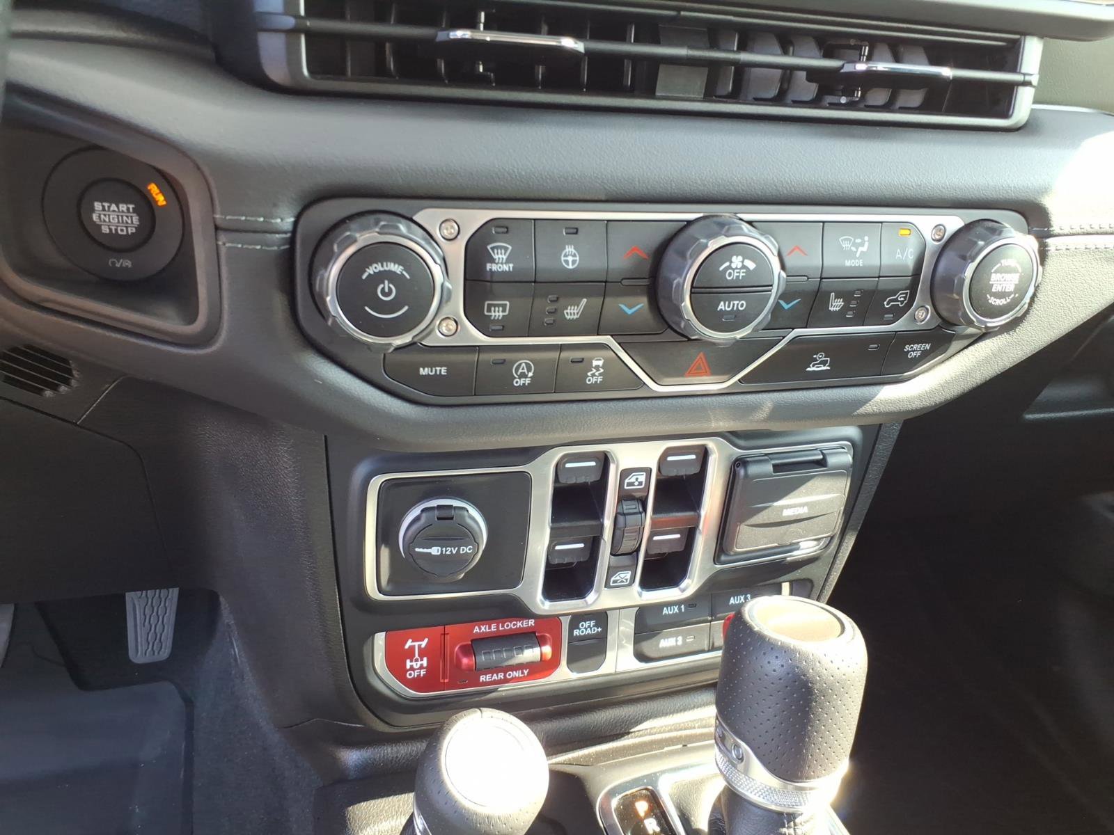 Used 2024 Jeep Gladiator Mojave w/ Technology Group AWD/4WD image 20