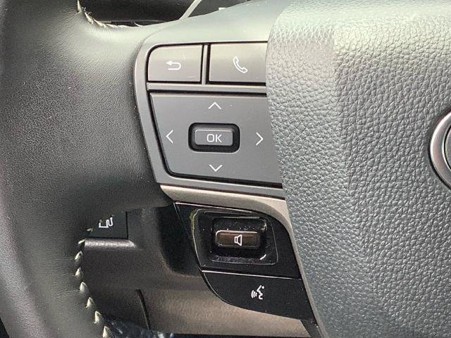 Used 2025 Toyota Camry SE FWD image 17