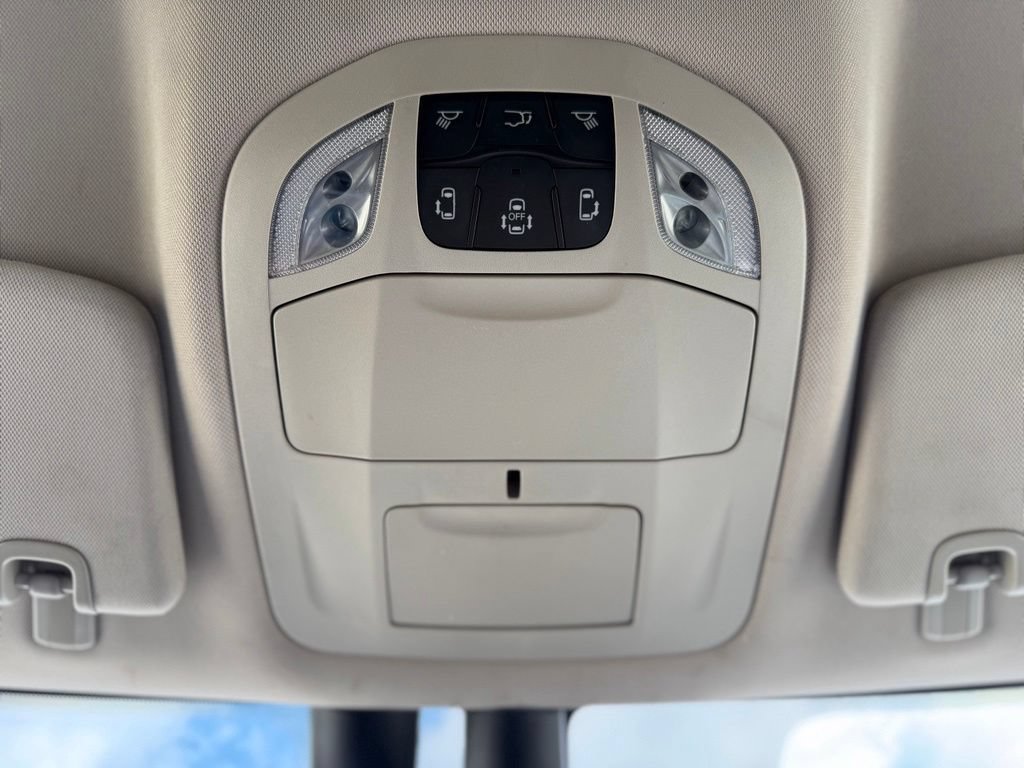 Used 2022 Chrysler Pacifica Touring-L FWD image 34