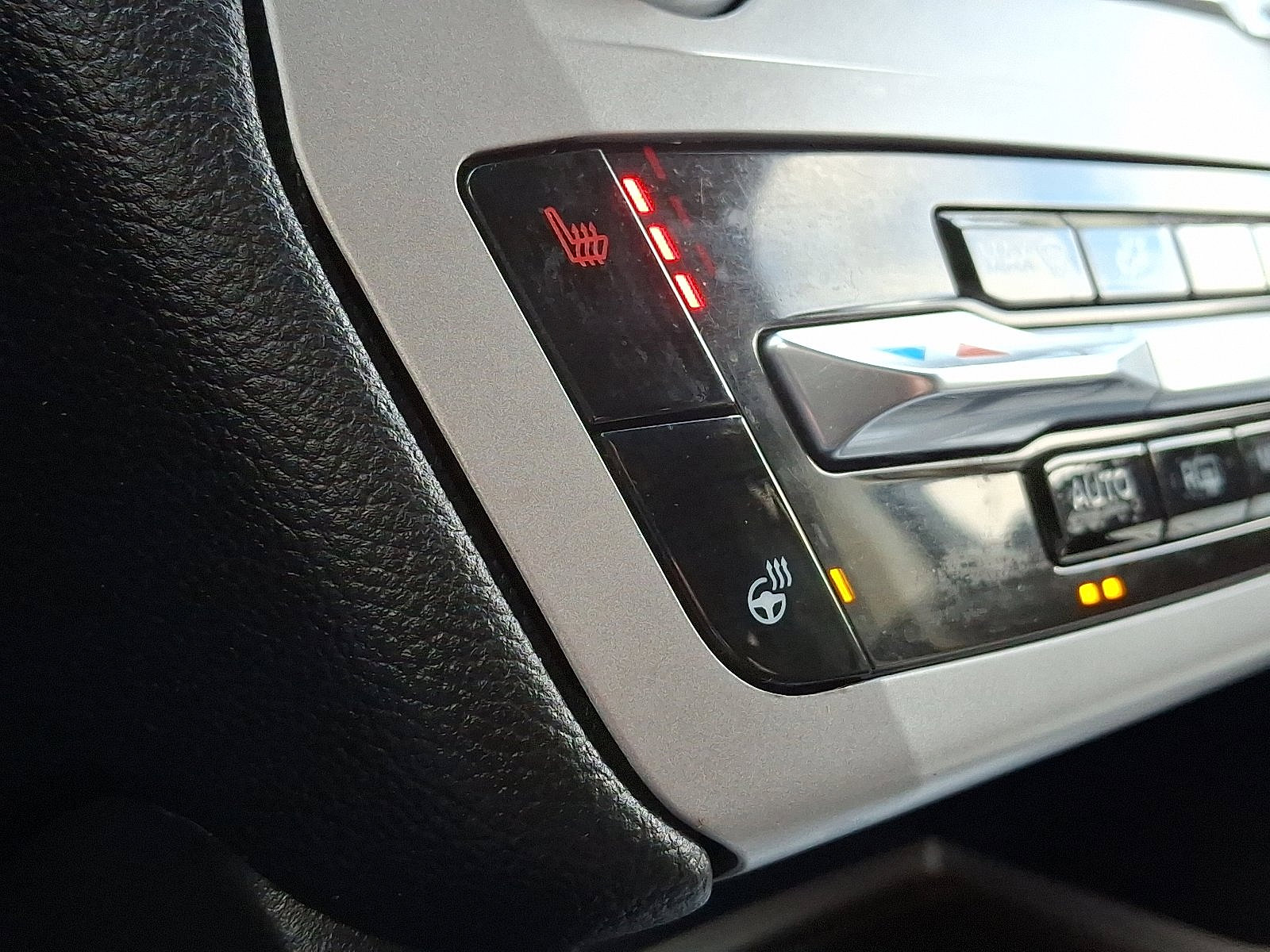 Certified 2024 Ford Explorer XLT w/ Equipment Group 202A image 26