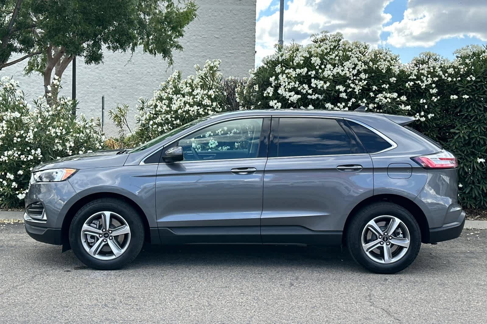 Certified 2024 Ford Edge SEL w/ Convenience Package AWD/4WD image 6