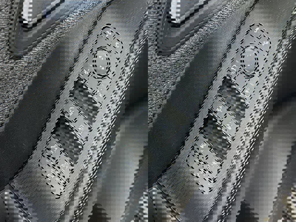 Used 2023 Nissan Rogue SV image 28