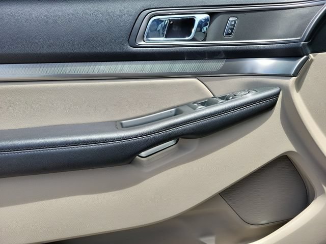 Certified 2018 Ford Explorer XLT w/ Equipment Group 202A FWD image 22